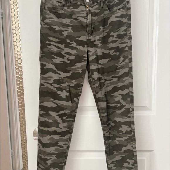 Levi's Green Skinny Jeans with Camouflage Print - Picture 1 of 6